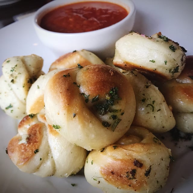 Garlic Knots (8).